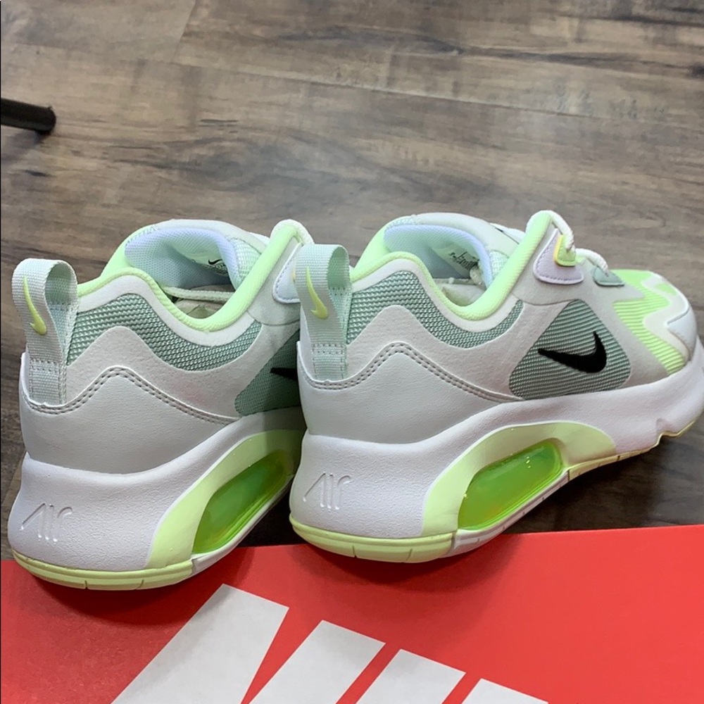 W NIKE AIR MAX 200 - Picture 6 of 16